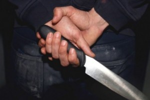 В Астраханской области местный житель набросился с ножом на полицейского