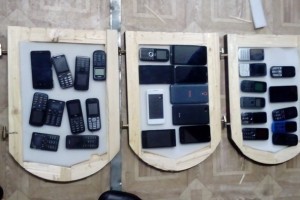 Астраханка отправила в мордовскую колонию 30 мобильников, спрятанных в оклады икон