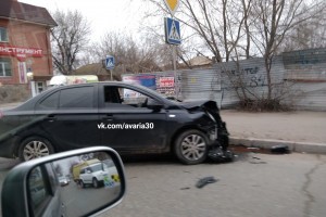 В Астрахани водитель иномарки спровоцировал аварию На месте работают медики