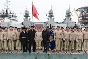 Астраханские школьники принесли клятву юнармейца на корабле Каспийской флотилии