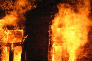 В Астрахани в сгоревшем жилом доме обнаружено тело человека