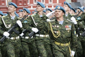 Всё больше россиян считают День защитника Отечества праздником военных