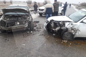 В Астраханской области влобовую столкнулись две легковушки, пострадали женщина и ребёнок