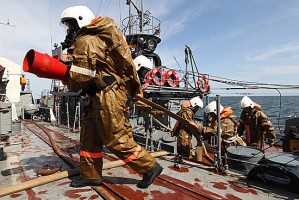 Экипажи Каспийской флотилии спасли корабли от затопления и пожара