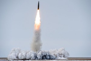 На астраханском военном полигоне запустили баллистическую ракету «Искандер-М»