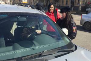 Астраханская полиция удивила девушек