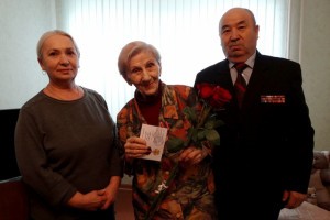 Астраханские полицейские поздравили ветерана органов внутренних дел с 90-летием