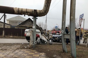 В Астрахани во время ДТП перевернулась иномарка с пенсионером за рулём