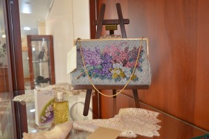 В Музее культуры Астрахани открылась выставка винтажных сумок