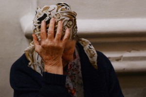 В Астрахани женщина обокрала двух старушек 79 и 89 лет
