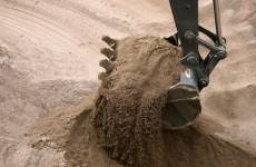 В Астраханской области индивидуальный предприниматель признан виновным в гибели троих малолетних детей при обвале грунта в песчаном карьере