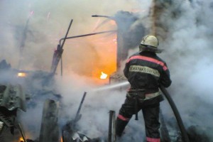 В Астраханской области при пожаре в хозпостройке спасены 6 человек