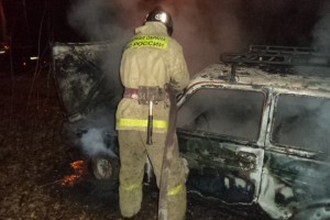 В Астраханской области за сутки сгорели две машины, жилой дом, баня и сарай