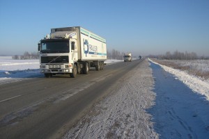 На трассе Волгоград – Астрахань порывами ветра на обочину снесло три грузовика