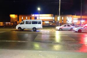 В Астрахани на школьника наехал микроавтобус