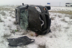 В Астраханской области в результате опрокидывания внедорожника пострадала пассажирка