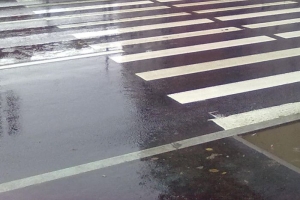 Пешеходные переходы на астраханских улицах не гарантируют безопасности