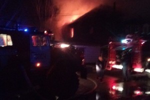 В Астрахани из горящего многоквартирного дома спасли 24 человека