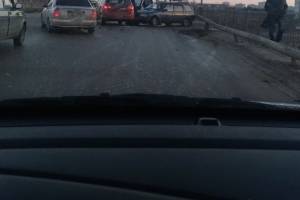 Астраханцы сообщают о ДТП, пробках и скользких дорогах