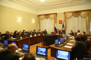 Губернатор дал нагоняй городским властям за отсутствие парковок в Астрахани