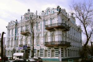 Настоящий дворец есть в Астрахани, в котором бывал Виторган и Наджиев
