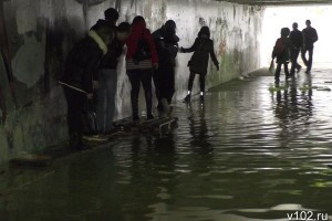 В Волгограде подземные переходы затопило водой