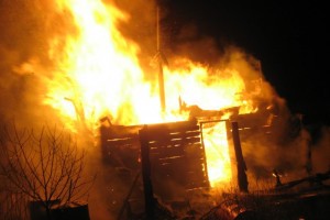 За сутки в Астраханской области сгорели жилой дом и баня