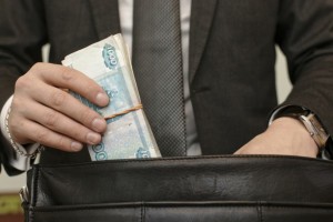В Астрахани трое местных жителей похитили у банка более миллиона долларов