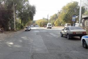 Астраханский автолюбитель загнал водителя, сбившего женщину, в угол
