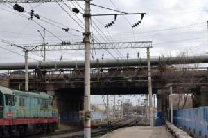 Астраханцам пояснили, почему ремонт Вокзального путепровода продлится так долго