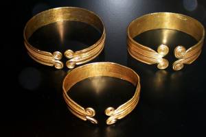 Из Астрахани увозят музейное золото