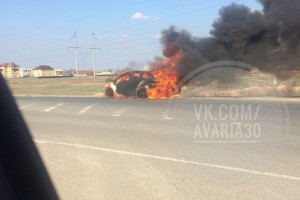 В Астраханской области на трассе дотла сгорела Mazda