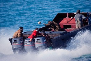 Пограничники задержали в Астраханской области мужчин на лодках со слишком мощными моторами
