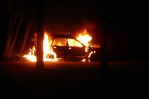 На трассе Волгоград — Астрахань ночью загорелся автомобиль