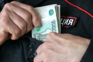 В Астрахани бывший следователь полиции взял более миллиона рублей за «бездействие»