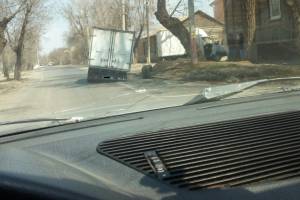 В Астрахани «Газель» потеряла колеса прямо на проезжей части