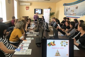 Астраханские медики проводят уроки здоровья для социальных работников