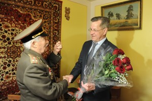 Александр Жилкин поздравил с 95-летием ветерана Великой Отечественной