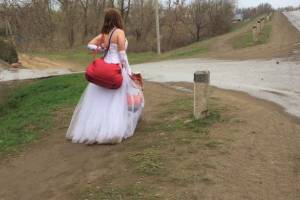 Астраханцы в соцсетях бурно обсуждают «странную невесту»
