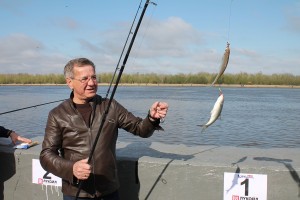 На рыбацком фестивале Александр Жилкин поймал и отпустил две воблы