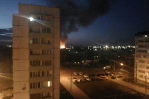 Астраханцы сообщили о сильном пожаре в районе рынка