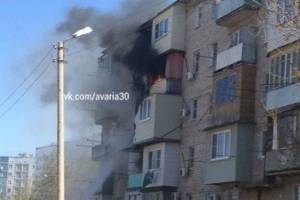 В Астрахани из-за полыхающих балконов эвакуировали многоэтажку