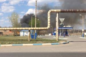 Астраханцы сообщили о крупном пожаре рядом с заправкой на Трусово