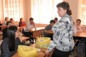 Астраханские медики рассказывают школьникам о вреде алкоголя и сигарет