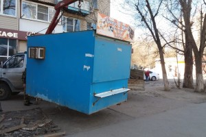 В Трусовском районе сносят незаконные постройки