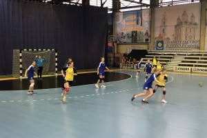 Астраханские гандболистки представляют регион на соревнованиях в Тольятти