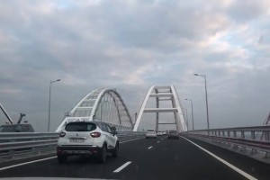 Астраханка проехала по новому Крымскому мосту и сняла видео