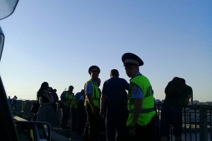 Астраханские полицейские отговорили пьяного мужчину от прыжка со Старого моста