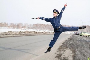Танцующий инспектор ДПС давно пляшет не в Астрахани