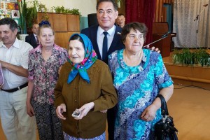 Астраханские депутаты вернули родственникам героя войны утерянный орден